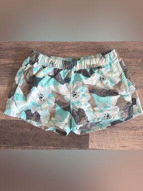Patagonia Women’s Medium Blue Floral Nylon Pull On Barely Baggies Shorts 2.5”